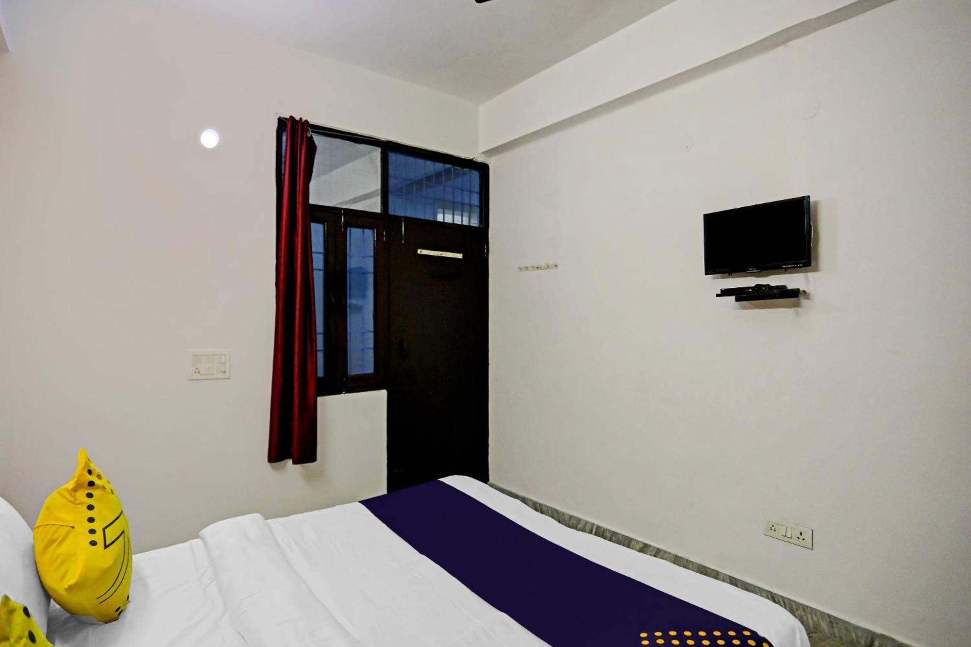 Spot On Raj Hotel Vip Near Worlds Of Wonder Kālkāji Devi Екстериор снимка