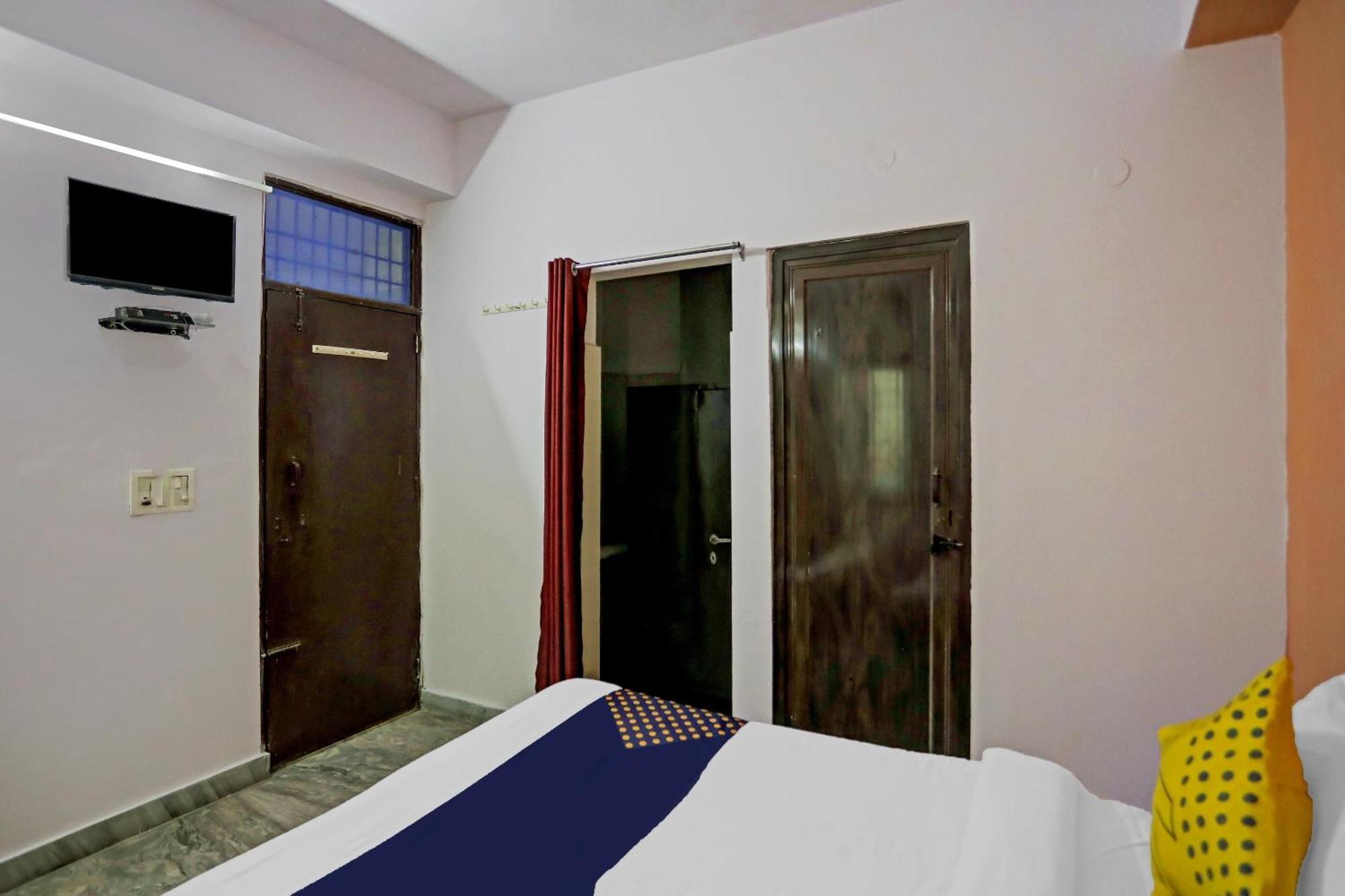 Spot On Raj Hotel Vip Near Worlds Of Wonder Kālkāji Devi Екстериор снимка