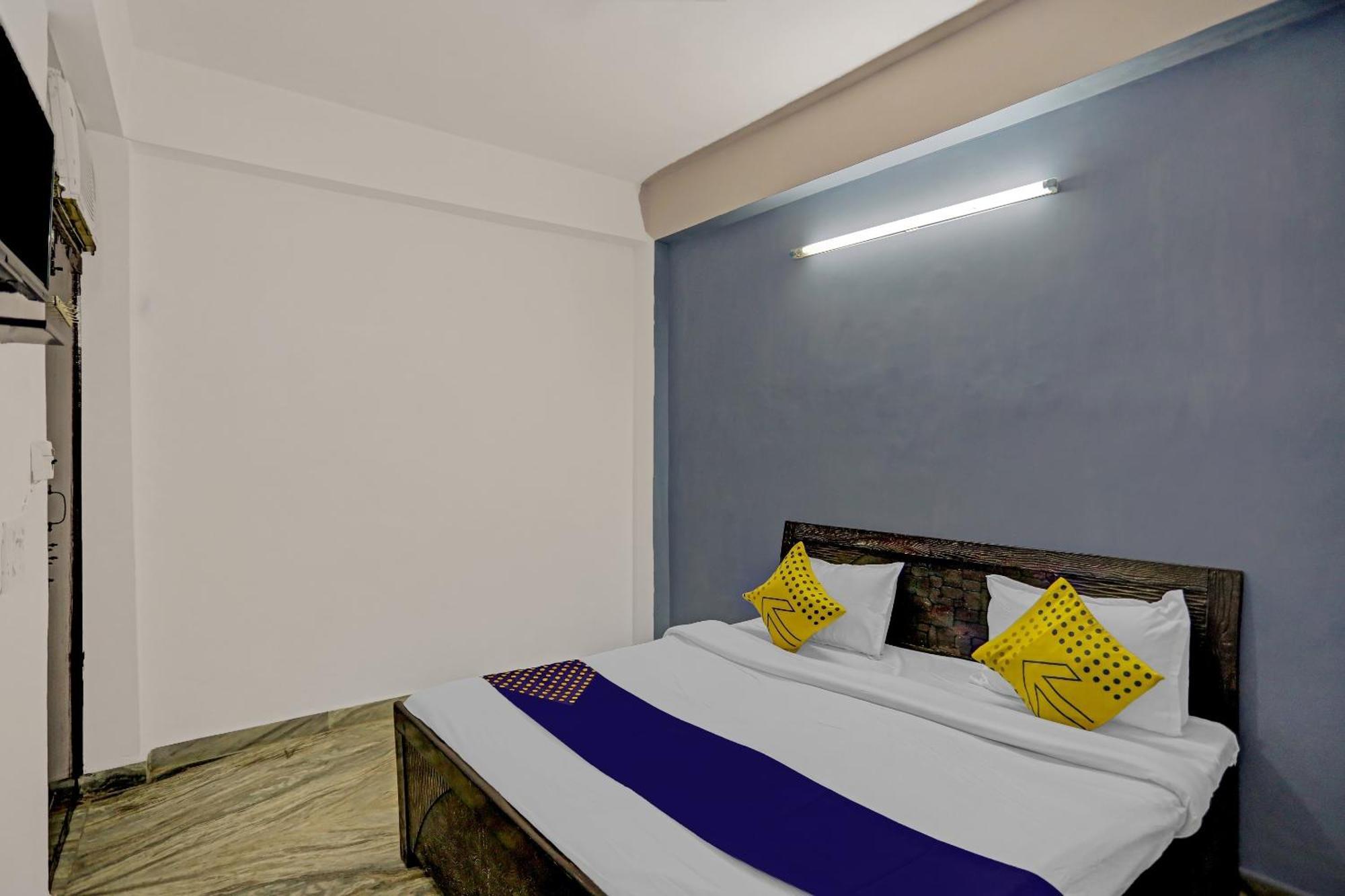 Spot On Raj Hotel Vip Near Worlds Of Wonder Kālkāji Devi Екстериор снимка